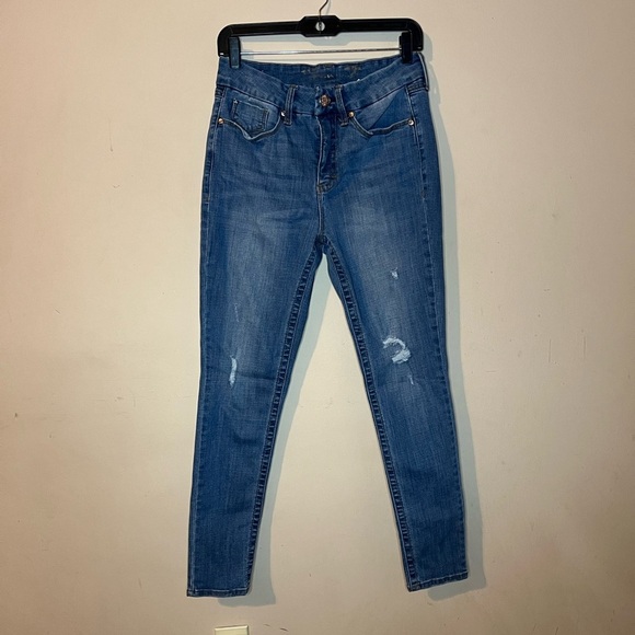 ⭐️Seven7 Skinny Distressed Jeans - Picture 2 of 6